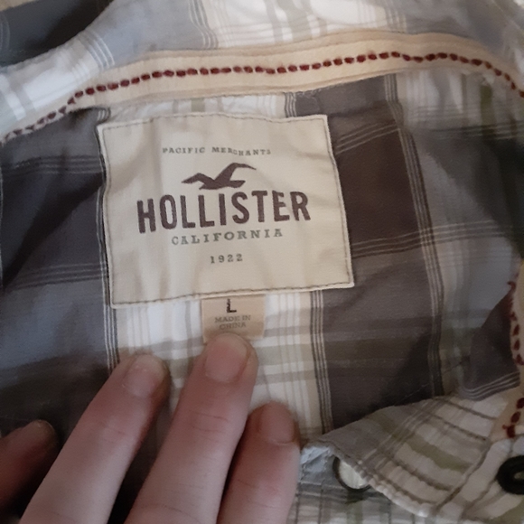 * 2 for 15* Mens L (fits like med.) Hollister button up - Picture 6 of 9